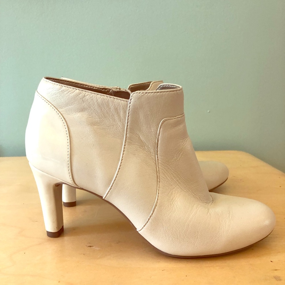 CUTEST white leather ankle boots EVER